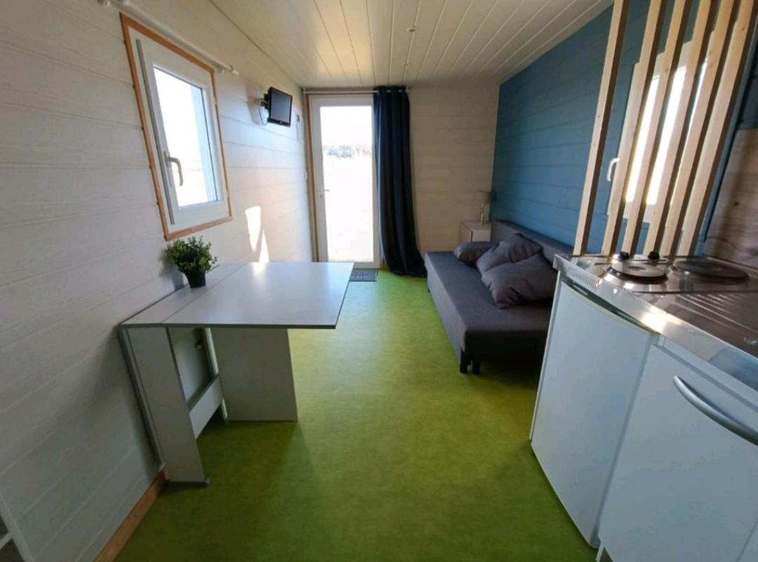 Logement Insolite Au Coeur De L'Auvergne Rochefort-Montagne Exterior photo